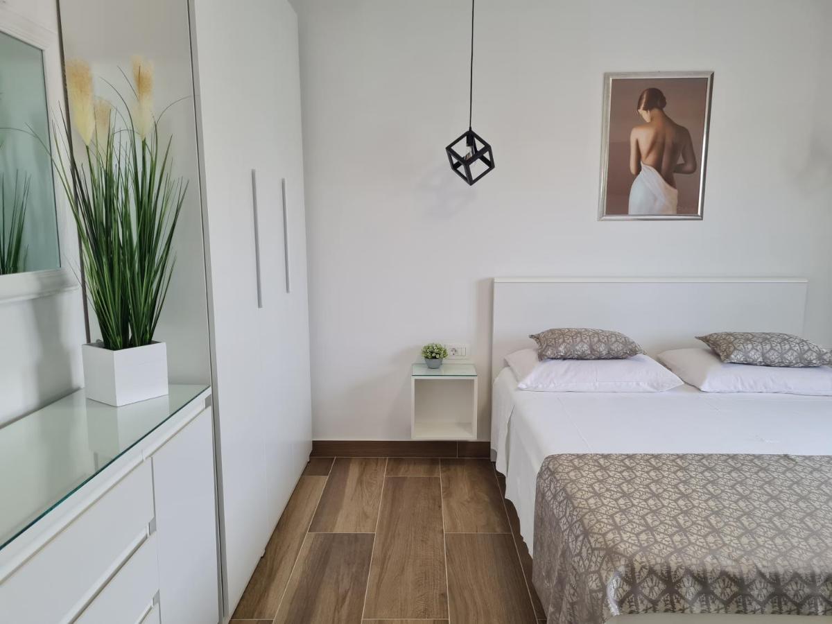 Apartments Tonka Trogir Exterior foto